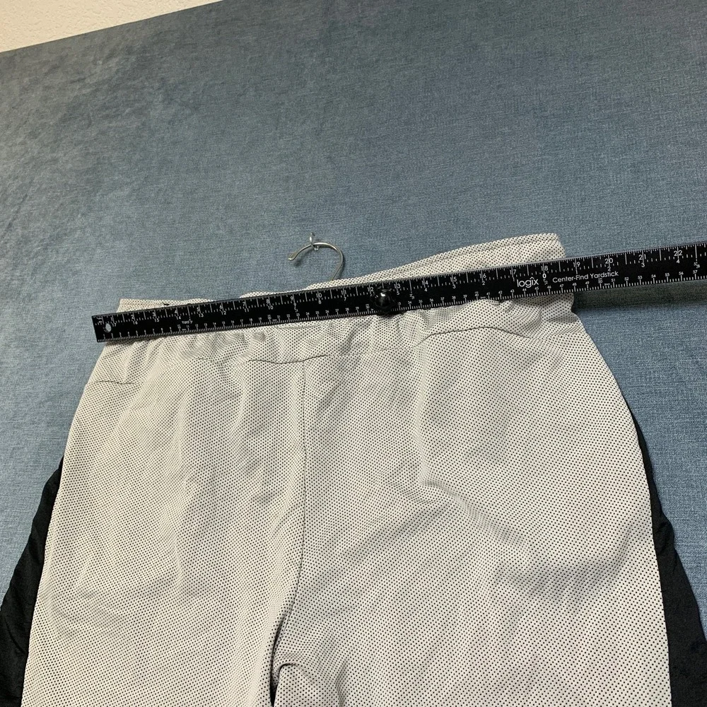 Nike Dri Fit Training Shorts Mens XL Gray Black Mesh Swoosh Logo Athletic Gym